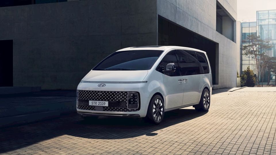 Hyundai si prepara a lanciare il suo primo minivan elettrico