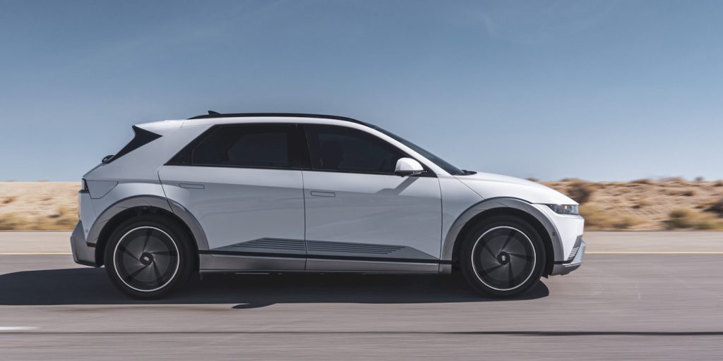La nuova IONIQ 5 di Hyundai, prodotta negli USA, diverrà  robotaxi grazie a Waymo. | Elettronauti.it