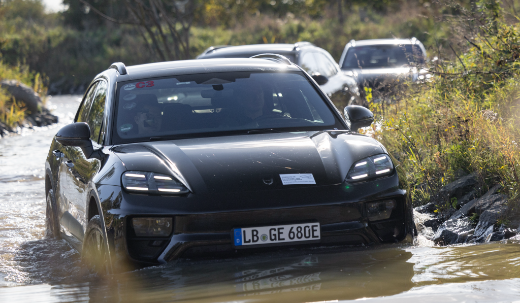 La Porsche Macan EV è finalmente arrivata con un'autonomia di oltre 480 km secondo il ciclo WLTP e capacità sportive su pista. | Elettronauti.it