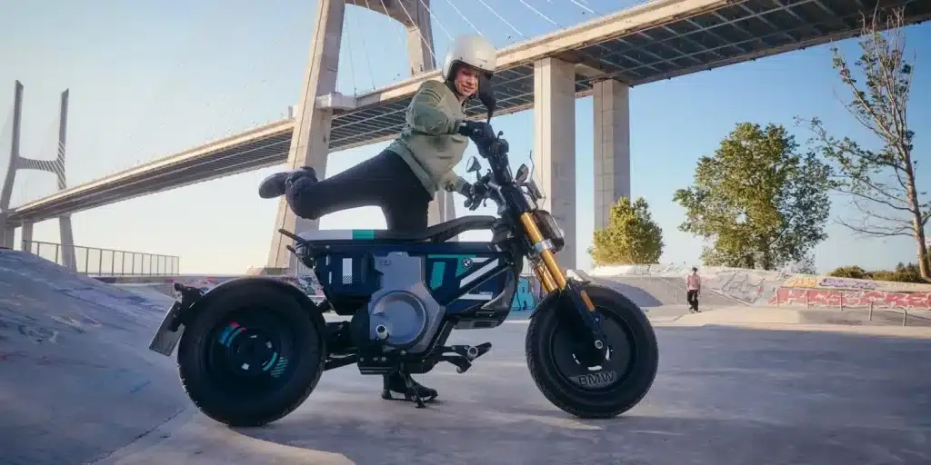 BMW lancia ufficialmente la sua moto elettrica leggera low-cost (per gli standard BMW) | Elettronauti.it