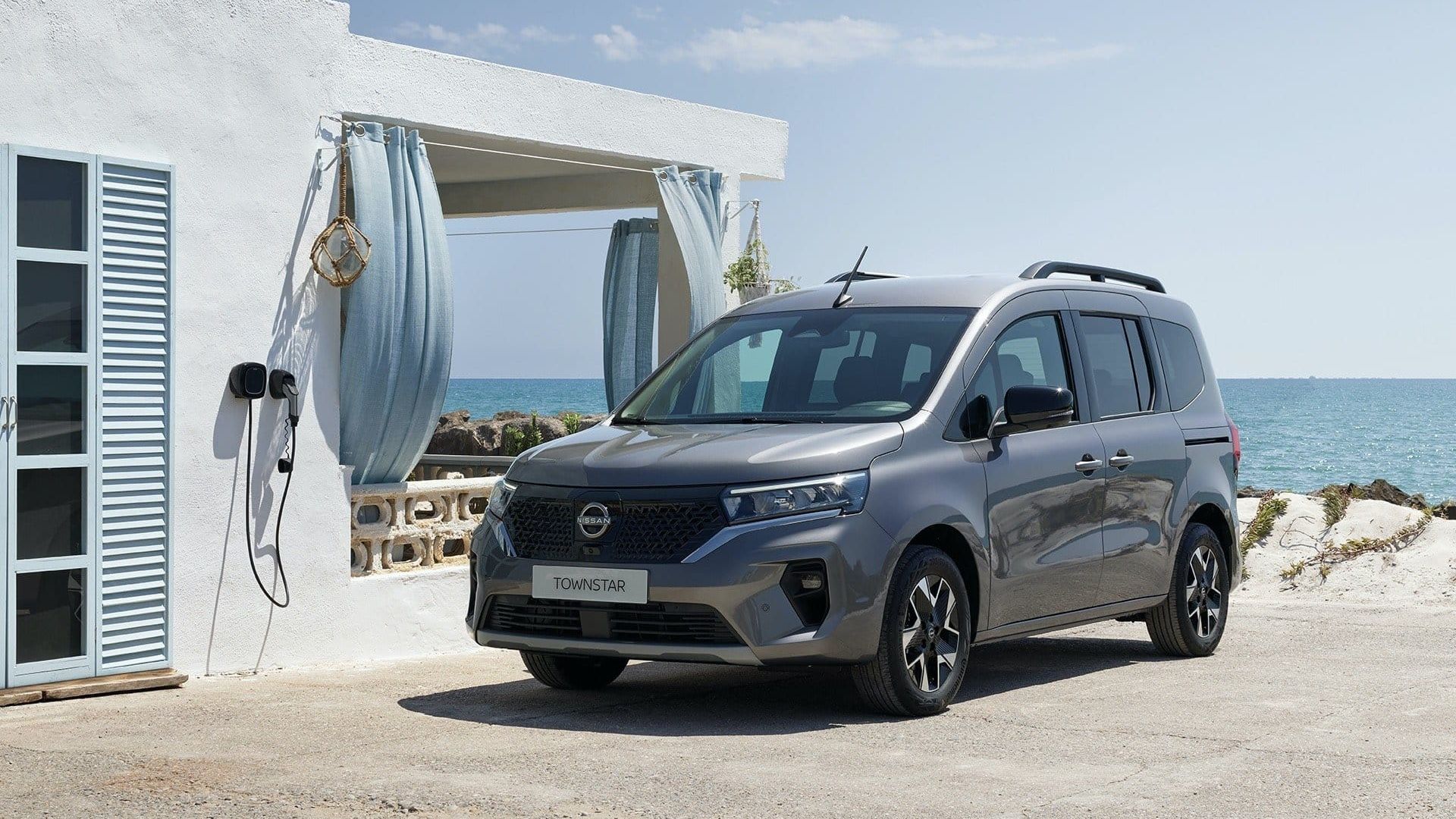 La station wagon Nissan Townstar EV è ora disponibile per l'ordine
