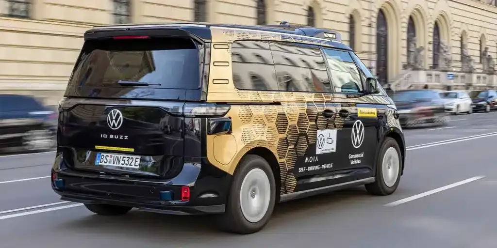 I veicoli elettrici autonomi ID.Buzz di Volkswagen inizieranno a trasportare passeggeri in Germania | Elettronauti.it