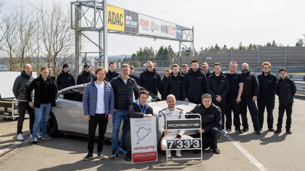 Il team Porsche al Nürburgring