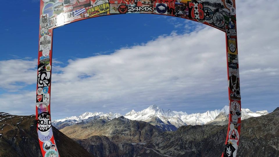 A 2.400 metri con l’auto elettrica: montagna estrema
