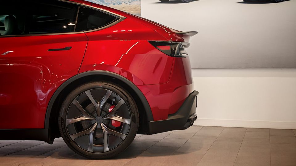 spoiler nuova Model Y Performance