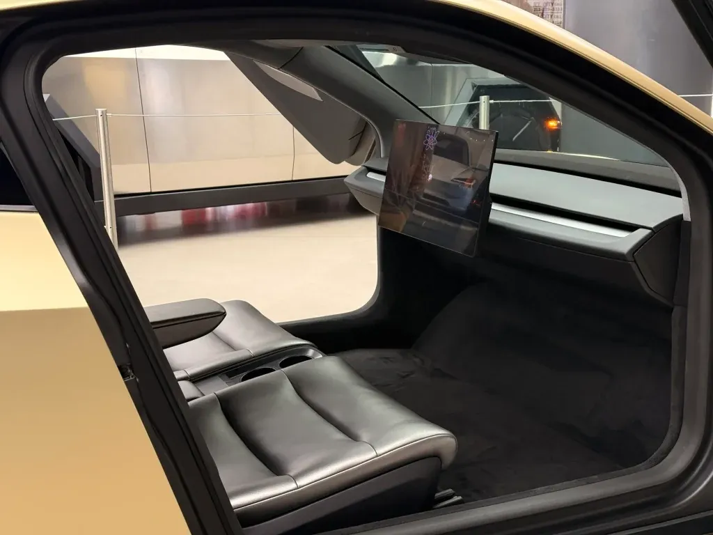 Tesla Cybercab: prodotta ma non vendibile | Elettronauti.it