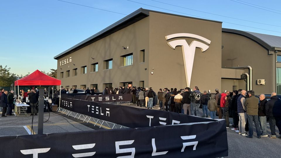 Inaugurazione Tesla Hub Store Verona