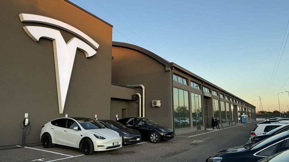 Inaugurazione Tesla Hub Store Verona