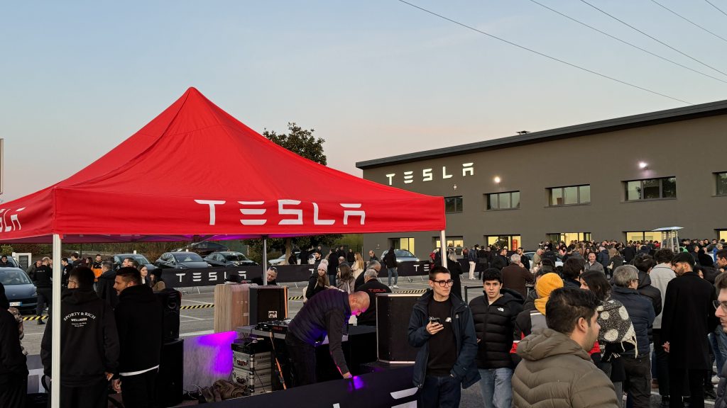 Inaugurazione Tesla Hub Store Verona | Elettronauti.it