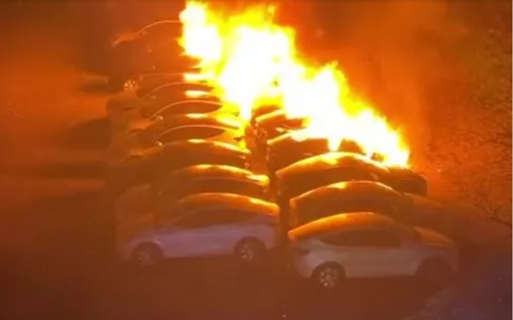 Tesla incendiate a Francoforte | Elettronauti.it