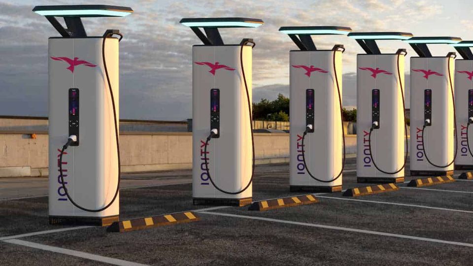 Ionity abbassa i prezzi ed introduce nuovi piani tariffari.