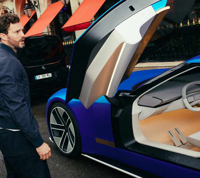 Da virtuale a reale, Jaguar Type 00 alla Settimana della Moda a Parigi | Elettronauti.it