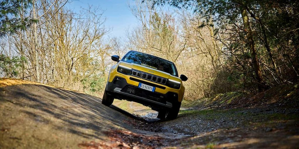 Jeep ha appena lanciato l'Avenger elettrico in Giappone e sfida Toyota | Elettronauti.it