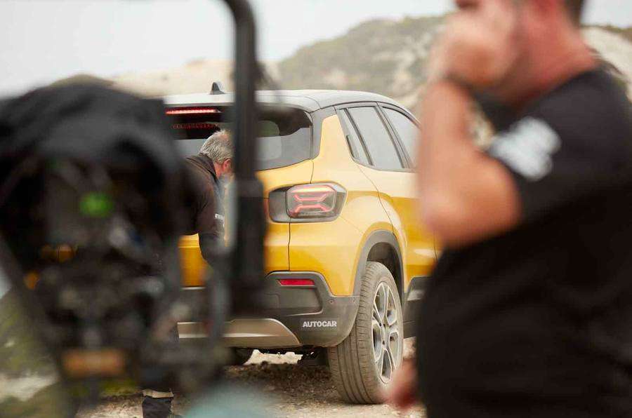 jeep elettrica posteriore intravisto