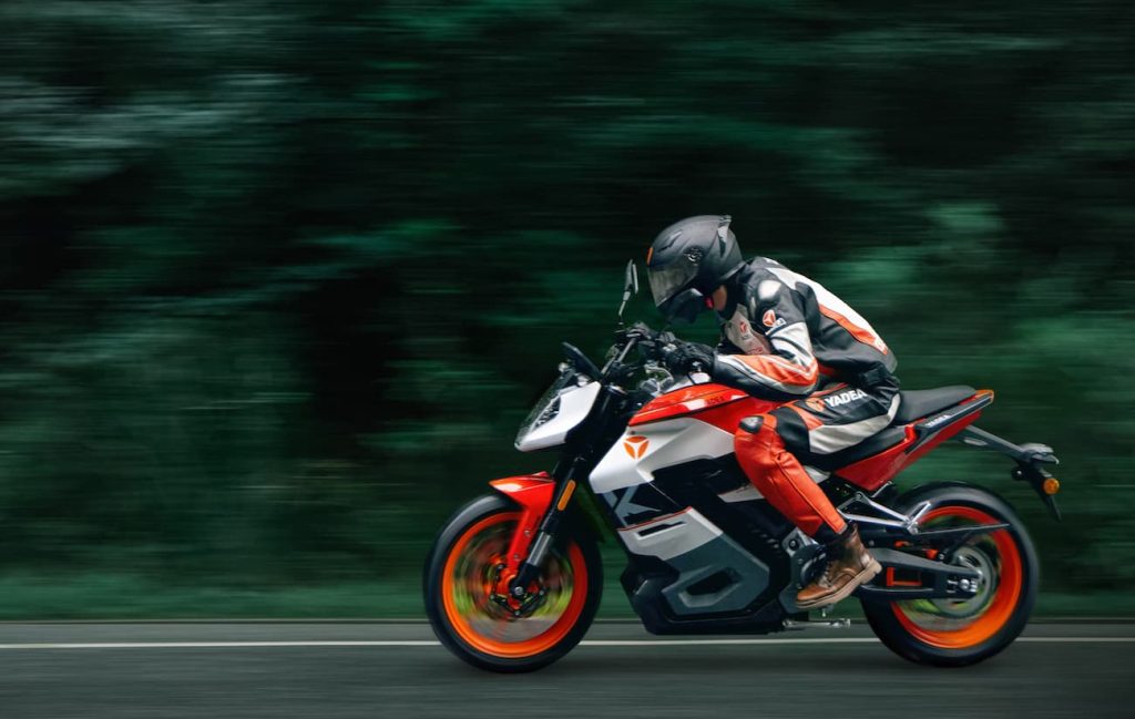 Yadea presenta una moto elettrica da 160 km/h che si ricarica in 10 minuti | Elettronauti.it