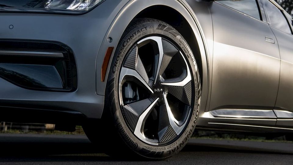 La Kia EV6 è stata avvistata con un nuovo ed entusiasmante facelift e sono stati rivelati aggiornamenti del design