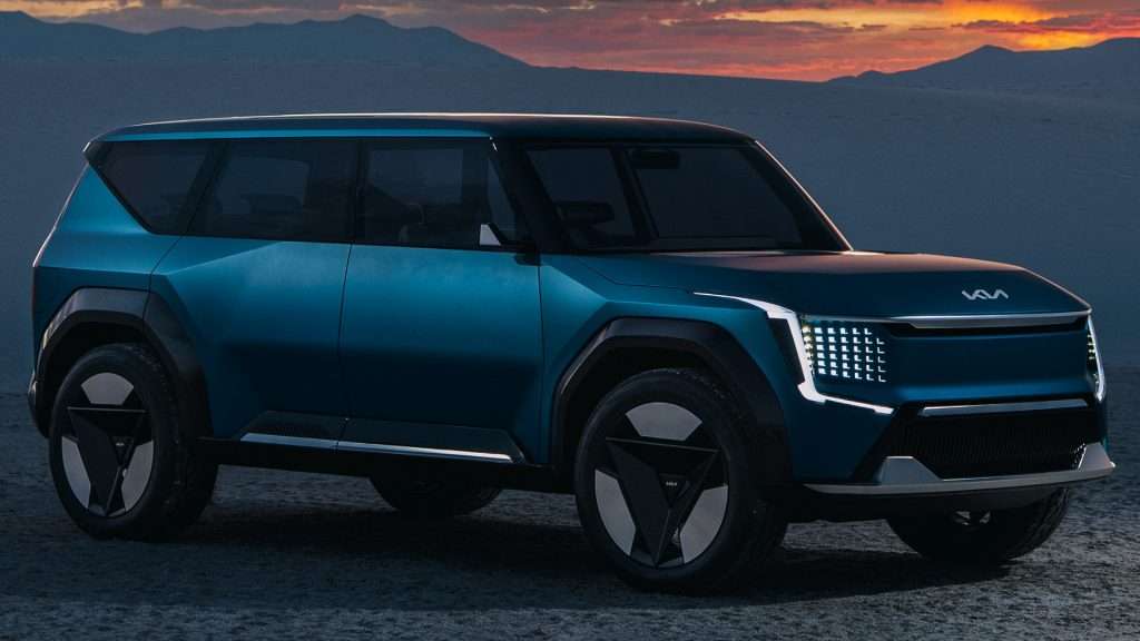 Kia EV9 anteriore all'alba