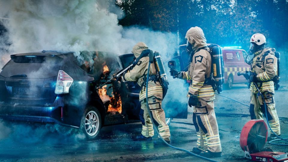Incendio di auto ibride ed elettriche, la sfida dei Vigili del Fuoco – Parte seconda