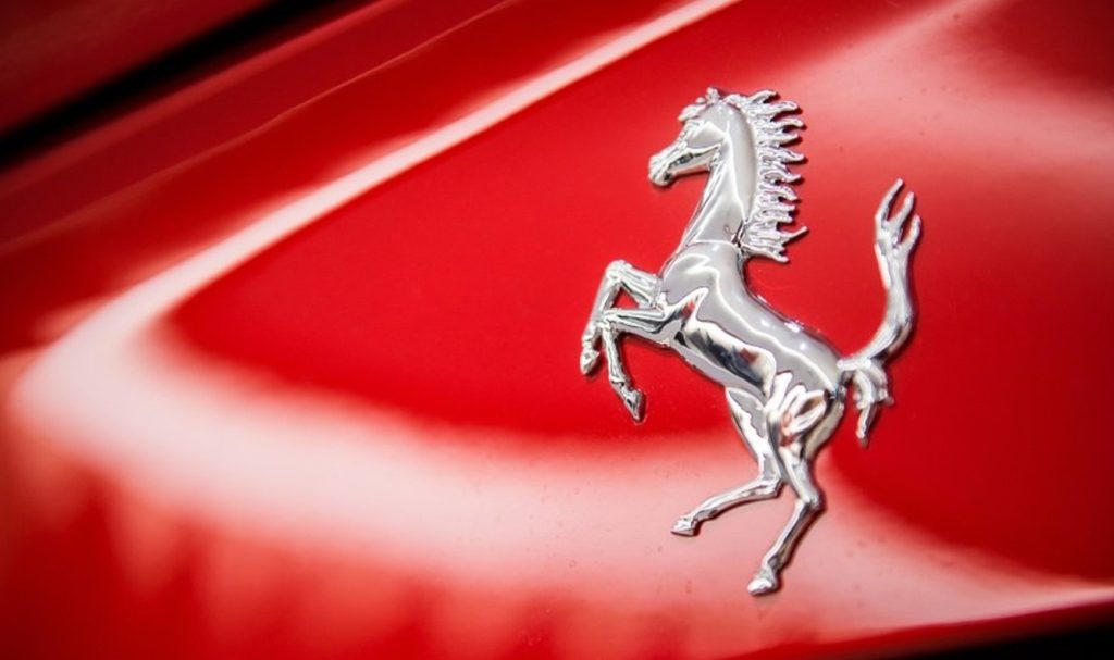 Ferrari, cambio di rotta per i suoi futuri modelli elettrici | Elettronauti.it