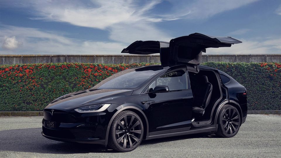 La Polizia italiana testa la Tesla Model X