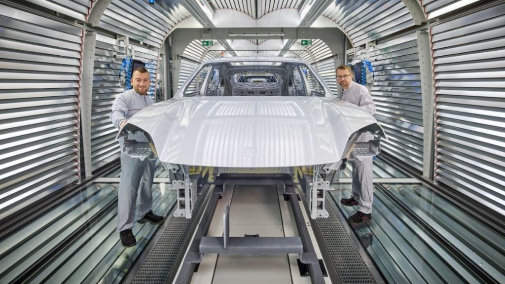 Porsche dà il via alla produzione della Macan EV  | Elettronauti.it