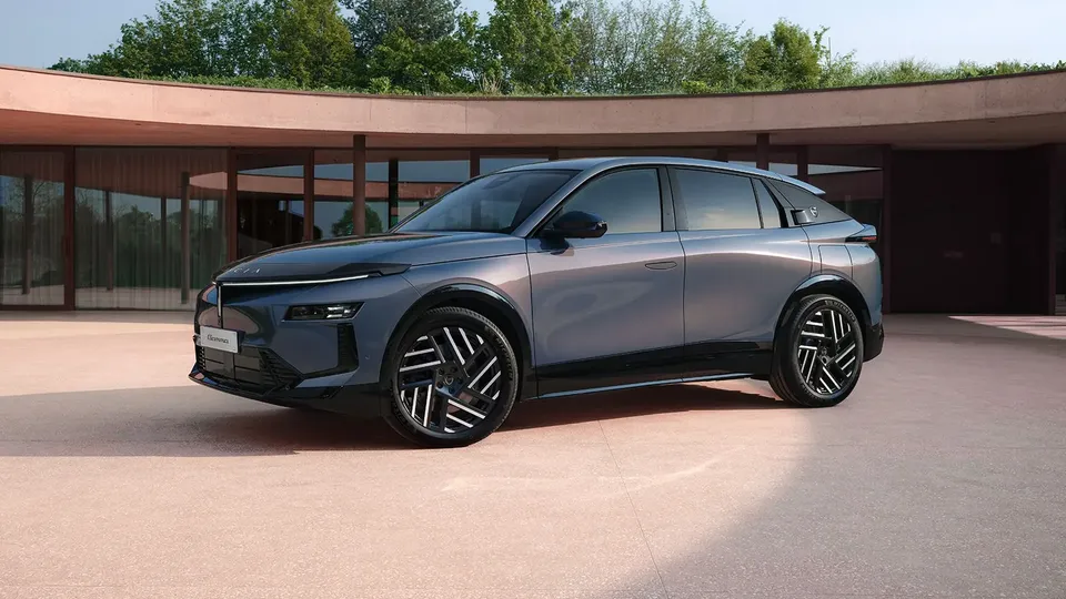 Lancia Gamma: SUV fastback elettrico fino a 740 km