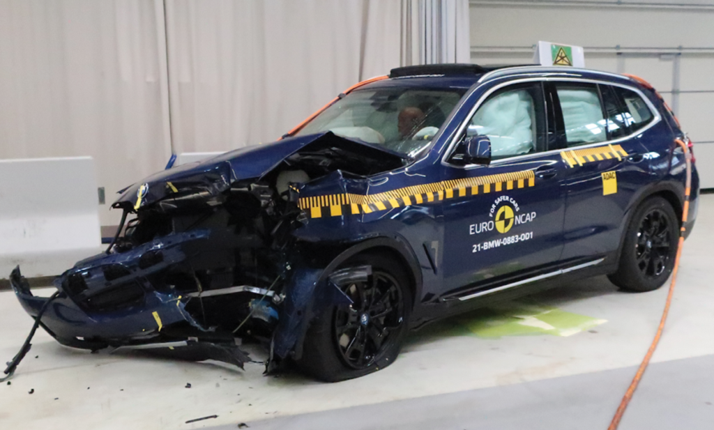 BMW iX3, 5 stelle Euro NCAP col nuovo protocollo 2026  | Elettronauti.it