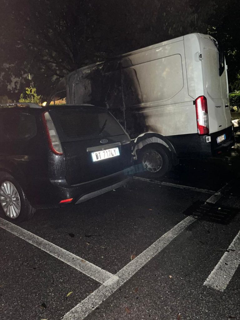 Le auto non elettriche vanno a fuoco ma non fanno notizia. Ecco cosa è successo a Roncadelle | Elettronauti.it