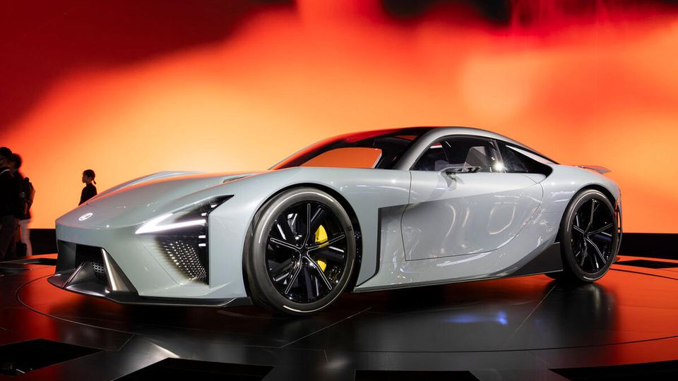 Toyota pronta al debutto delle batterie allo stato solido