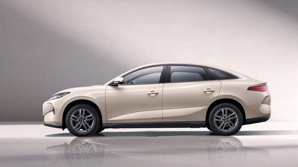 BYD Linghui e7 debutta: berlina elettrica low cost | Elettronauti.it