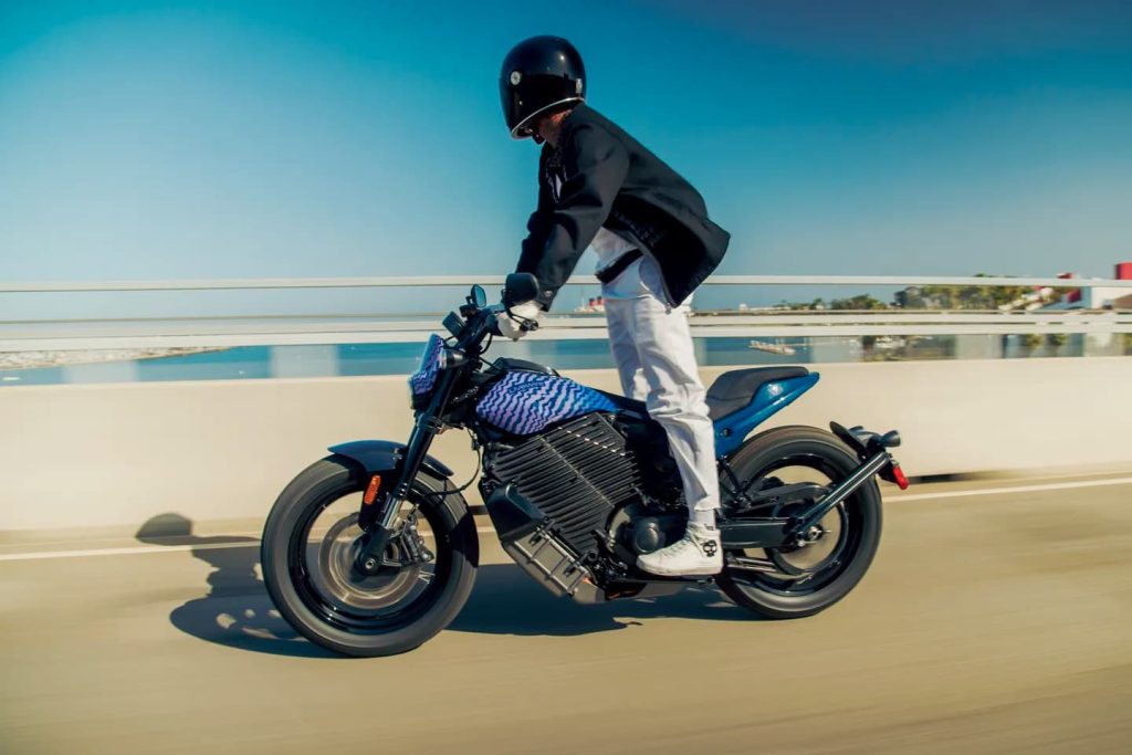 Tom Cruise ha guidato alle Olimpiadi una motocicletta davvero speciale. | Elettronauti.it