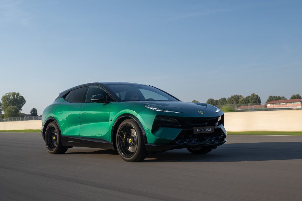 Lotus Emeya ed Eletre in pista: emozioni da 918 CV elettrici | Elettronauti.it