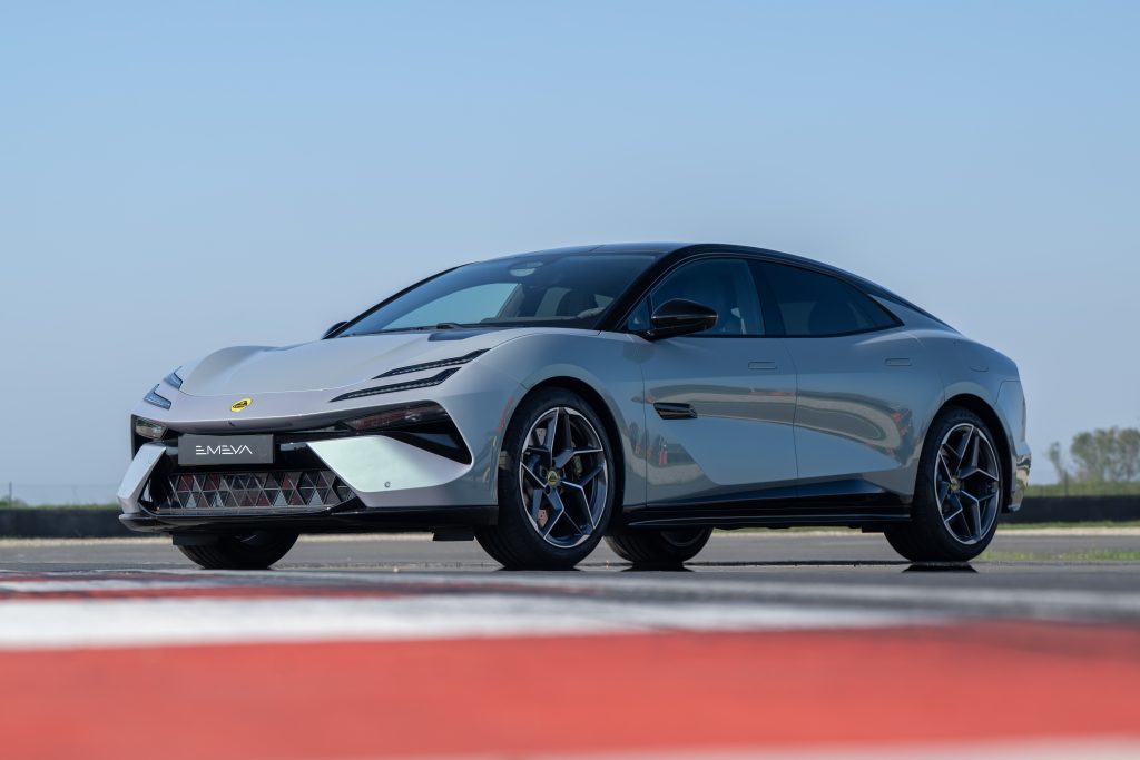 Lotus Emeya ed Eletre in pista: emozioni da 918 CV elettrici | Elettronauti.it