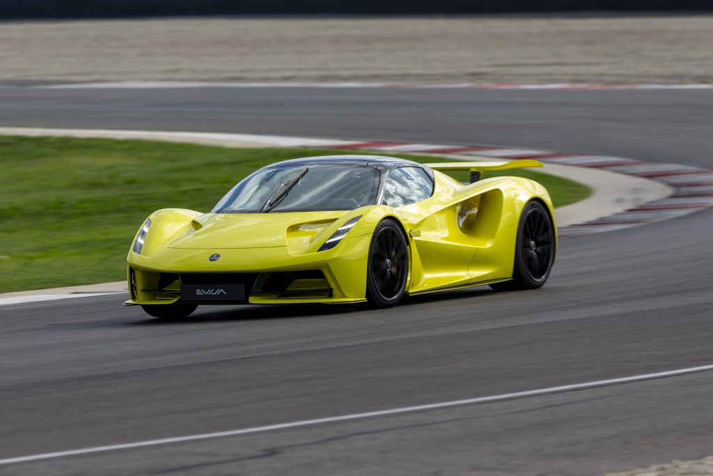 Lotus Emeya ed Eletre in pista: emozioni da 918 CV elettrici | Elettronauti.it
