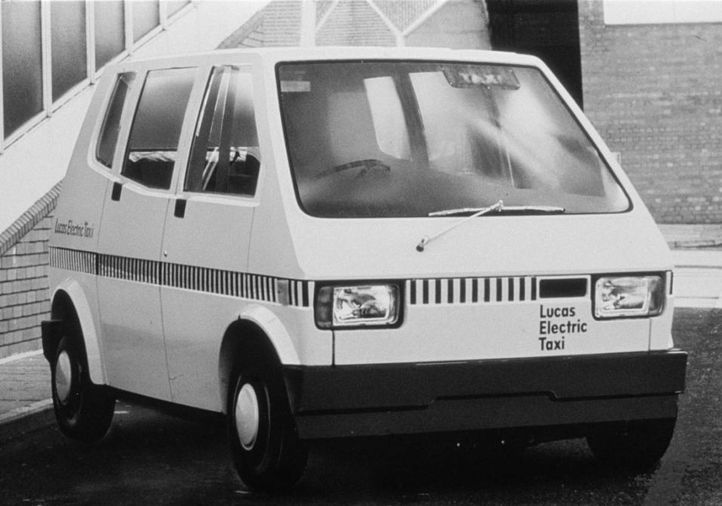 lucas taxi elettrico Anteriore
