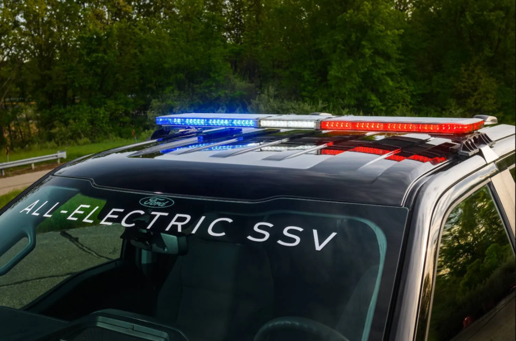 Attenzione: Ford F-150 Lightning Pro SSV, il camion della polizia elettrico, sta per arrivare sulle strade americane | Elettronauti.it