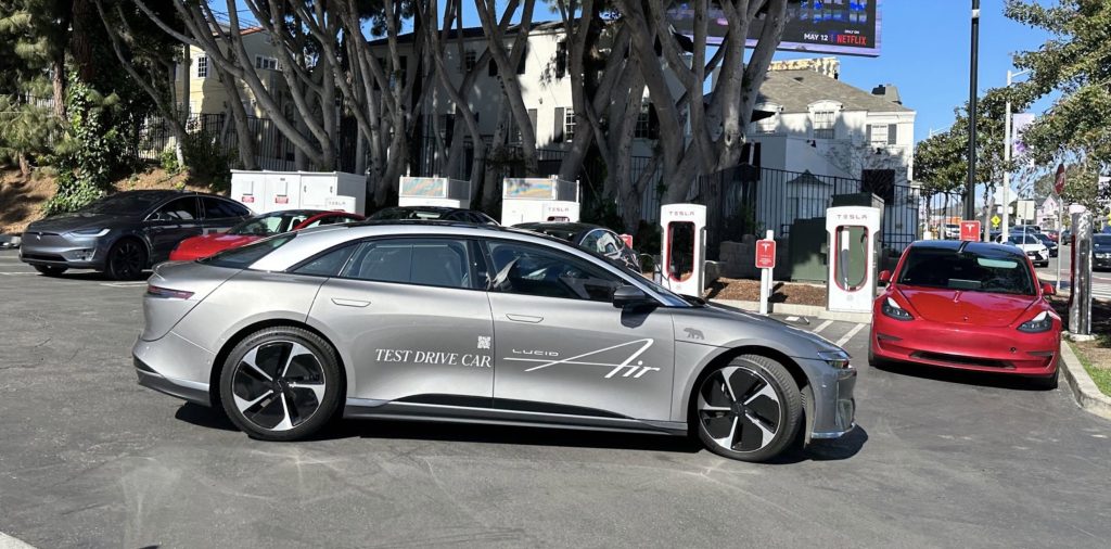 Lucid Motors si unisce alla "folla", adotterà il NACS e offrirà l'accesso alla rete di Supercharger di Tesla | Elettronauti.it