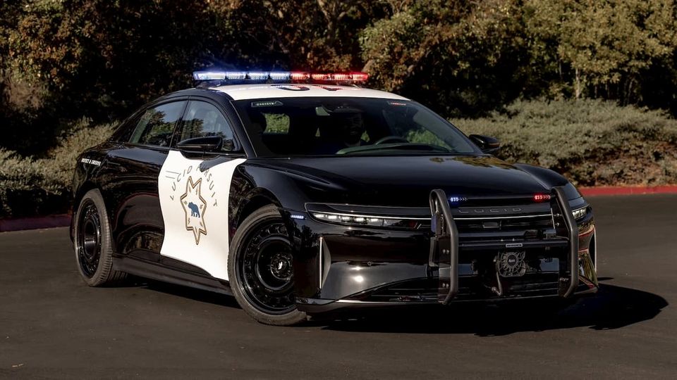 Inutile fuggire dal nuovo Air Pursuit Ev Police Cruiser di Lucid