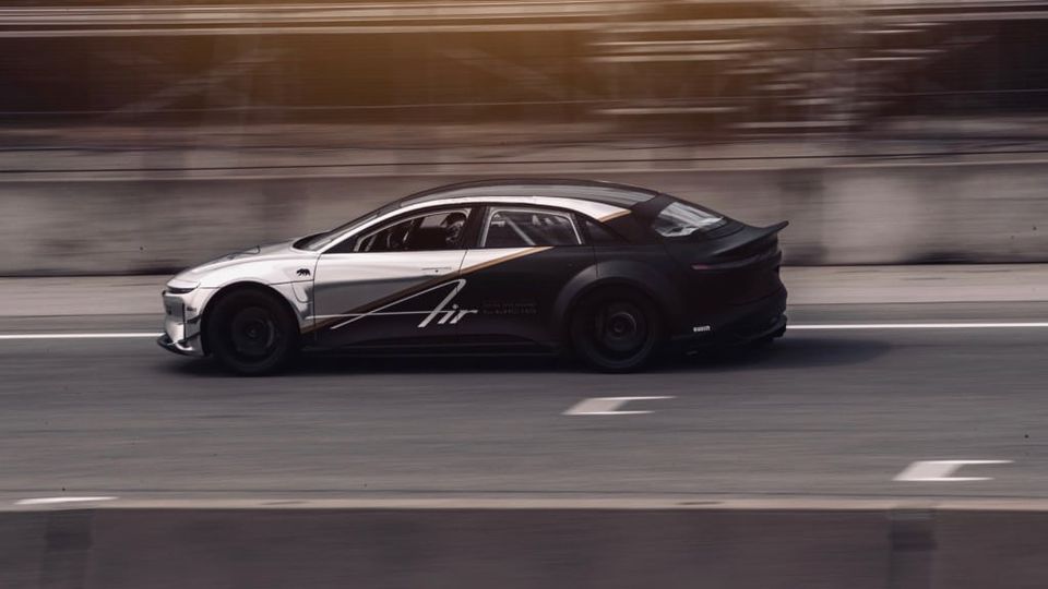 Lucid Air Tri Motor su pista