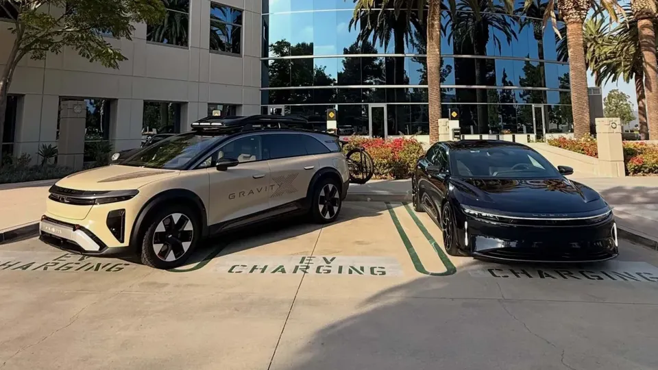 Lucid Gravity X e Air Sapphire