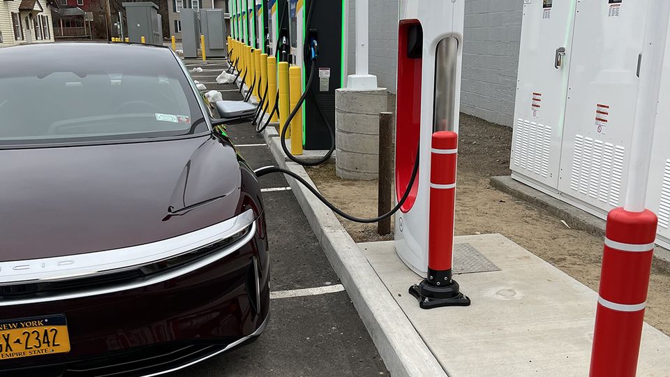 Lucid Motors si unisce alla "folla", adotterà il NACS e offrirà l'accesso alla rete di Supercharger di Tesla