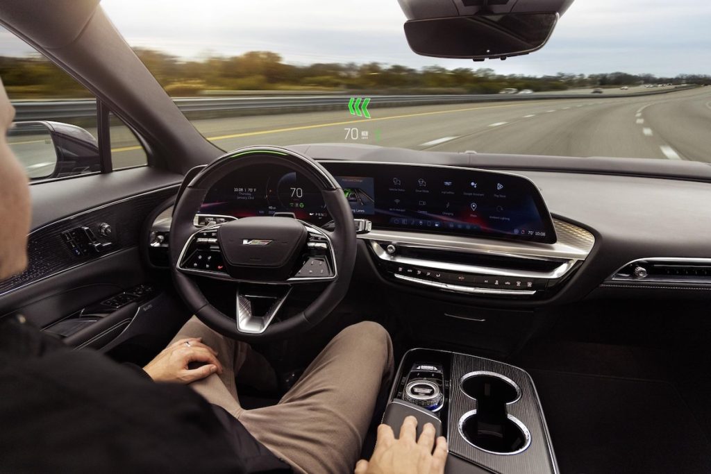 Nuova EV Lyriq-V di Cadillac ad oggi la più veloce con 615 CV | Elettronauti.it