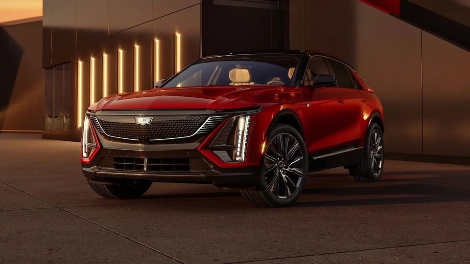 Nuova EV Lyriq-V di Cadillac ad oggi la più veloce con 615 CV