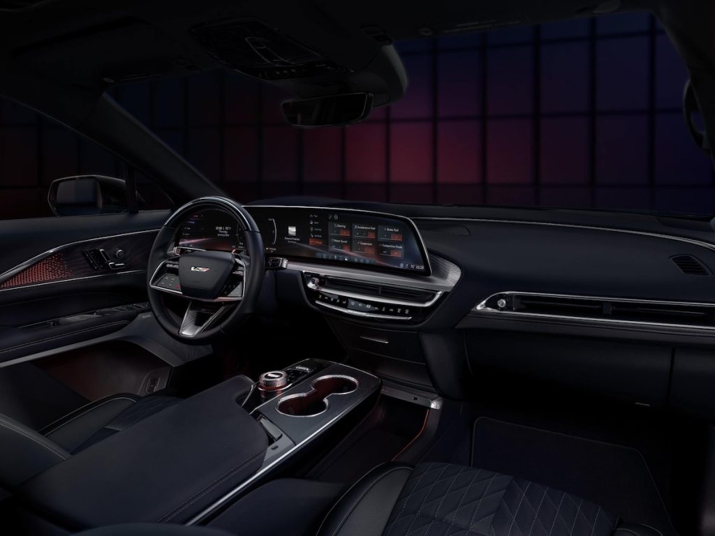 Nuova EV Lyriq-V di Cadillac ad oggi la più veloce con 615 CV | Elettronauti.it