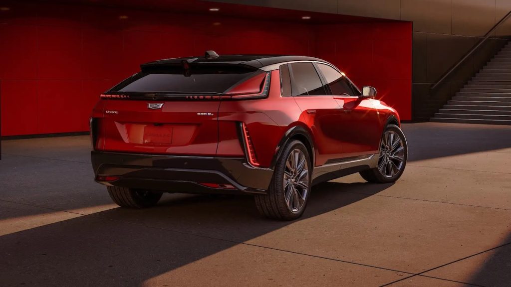 Nuova EV Lyriq-V di Cadillac ad oggi la più veloce con 615 CV | Elettronauti.it