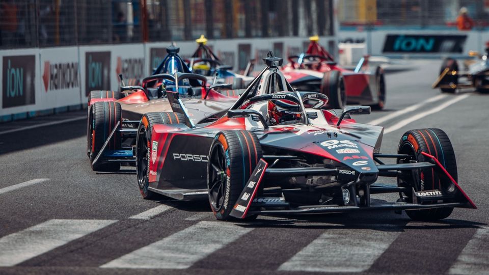 Porsche estende l'impegno in Formula E per 2 anni, prima del finale di stagione