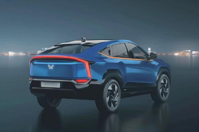 Mahindra SUV elettrico Posteriore Blu