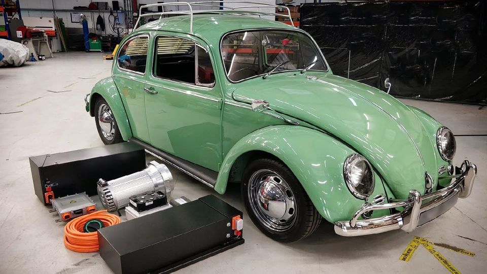 Questo kit da 2.000 dollari proveniente dalla Cina converte un classico Maggiolino VW in elettrico