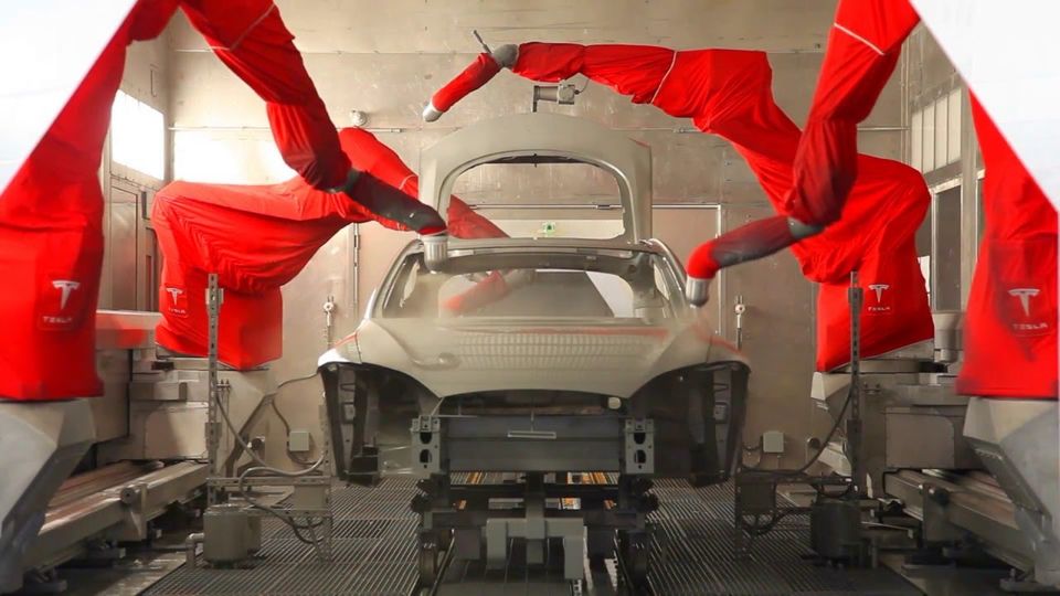 Tesla verniciatura