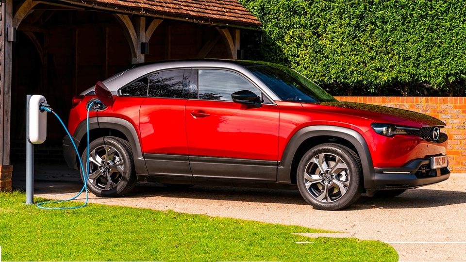 Mazda valuta una partnership con Panasonic Energy per batterie EV che alimentino i suoi veicoli elettrici di nuova generazione